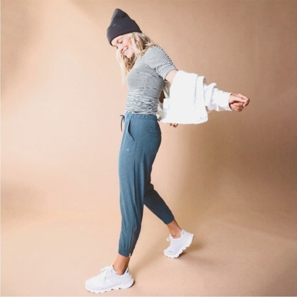 ALBION Light Blue Chambray Jetsetters Jogger Pants
Ankle Zippers Size XL - Picture 2 of 10